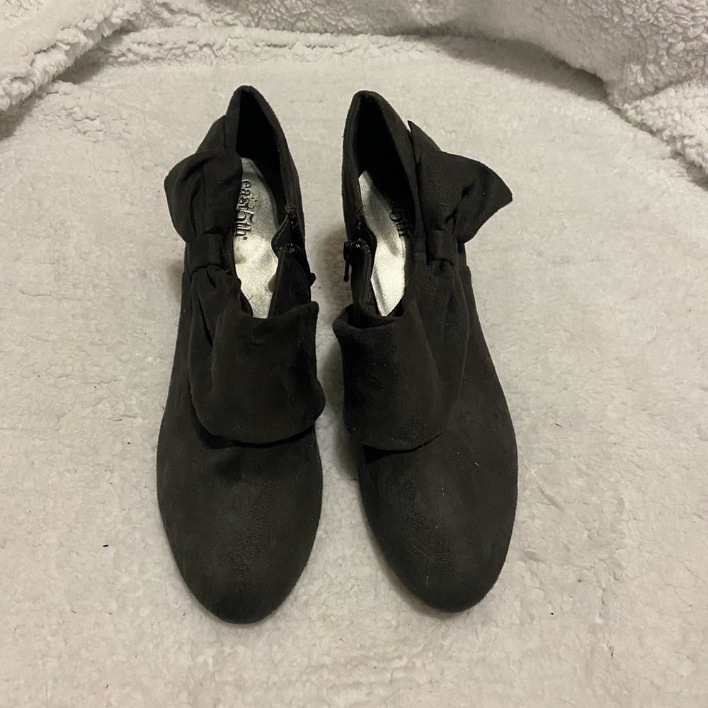 East 5th booties size 8